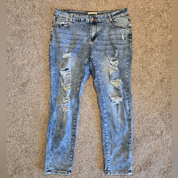 Encore stretchy distressed denim skinny jeans size 16 in great condition - Picture 2 of 6